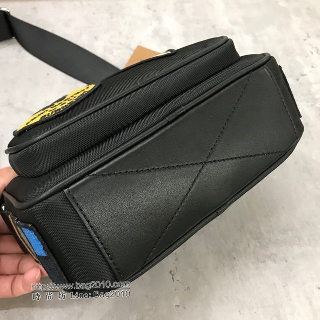 Burberry專櫃新款男包 巴寶莉小鹿徽標尼龍男士單肩斜挎包  db1205